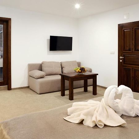 Restaurace A Penzion Pod Hradem Hotel Zlin Ngoại thất bức ảnh