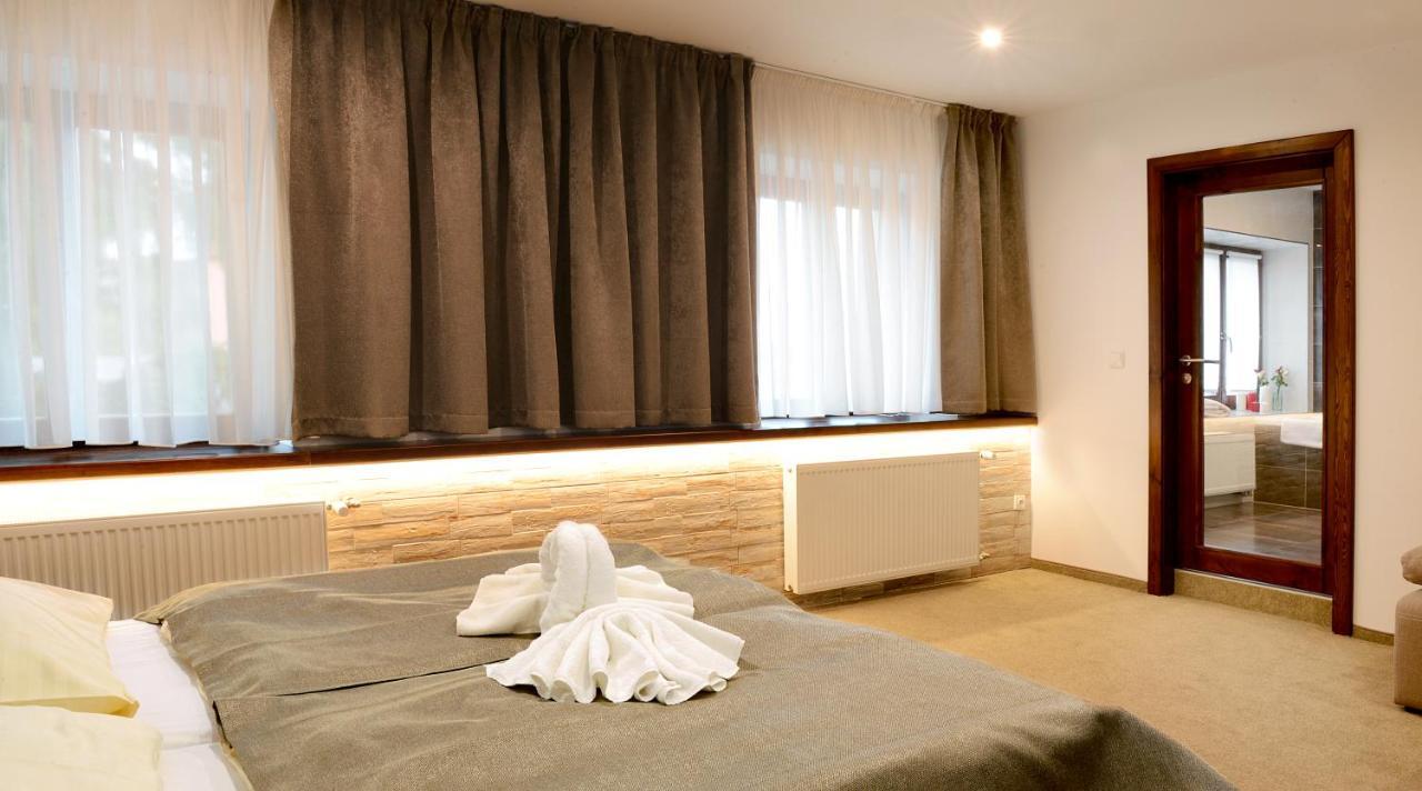Restaurace A Penzion Pod Hradem Hotel Zlin Ngoại thất bức ảnh