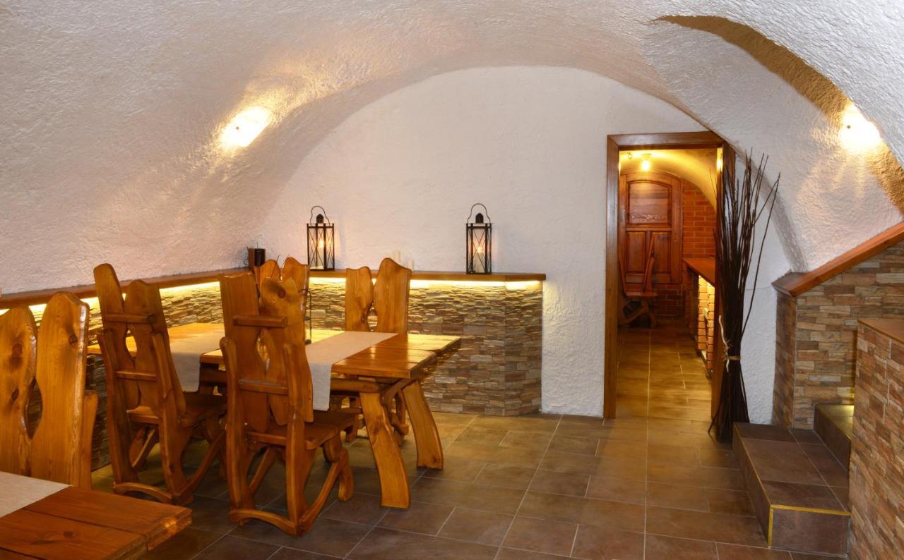 Restaurace A Penzion Pod Hradem Hotel Zlin Ngoại thất bức ảnh
